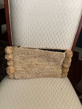 Woven Straw Pom Pom Clutch - Natural Tan
